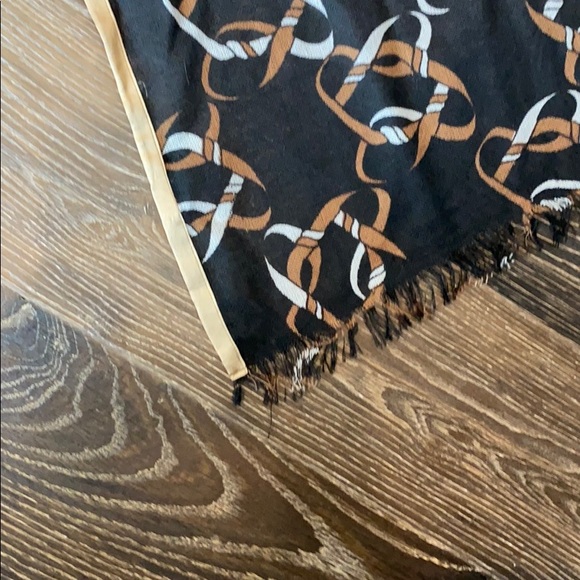 SCARVES - Picture 3 of 7